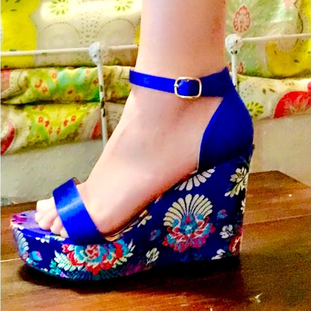 Bamboo Blue Embroidered 1970s style Platform Heels